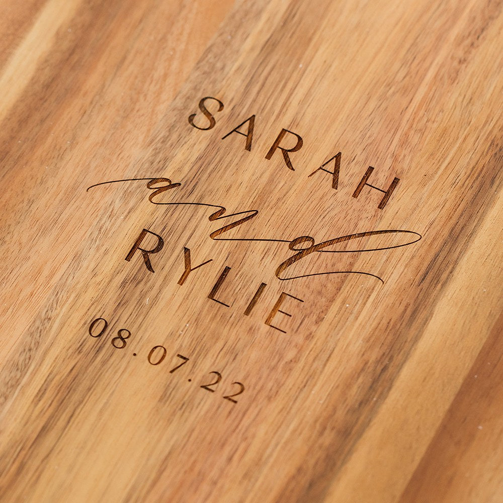 PERSONALIZED ROUND CUTTING & SERVING BOARD WITH HANDLE - MODERN COUPLE - AyaZay Wedding Shoppe