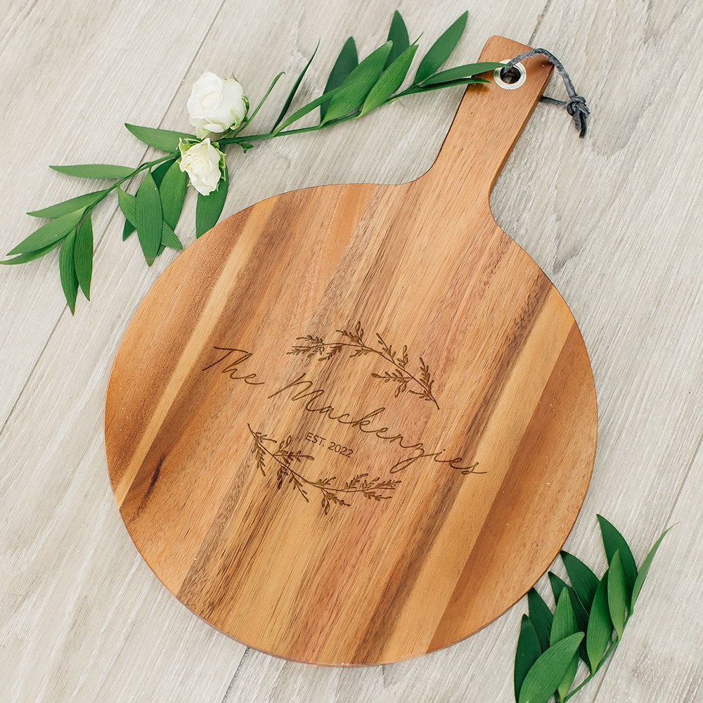 PERSONALIZED ROUND CUTTING & SERVING BOARD WITH HANDLE - SIGNATURE SCRIPT - AyaZay Wedding Shoppe